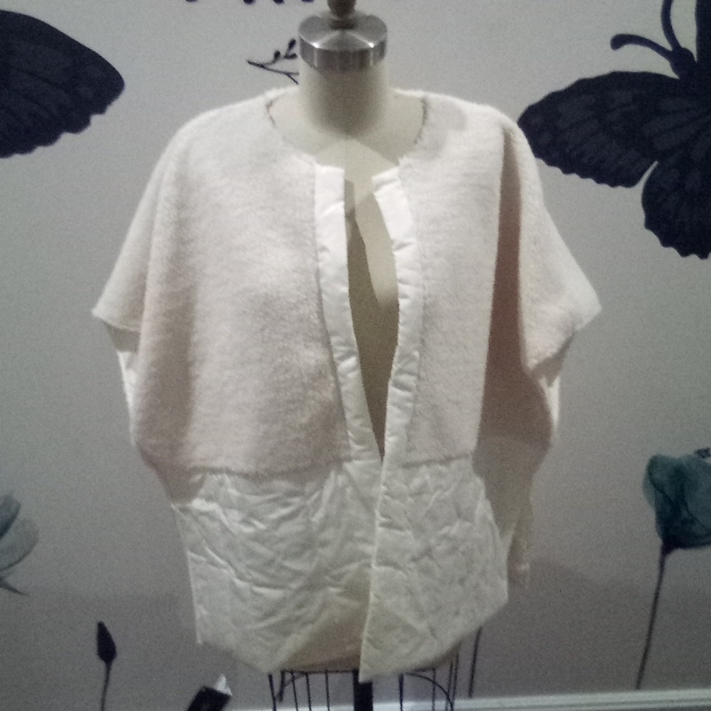 Marcus Adler Poncho One Size is yours!